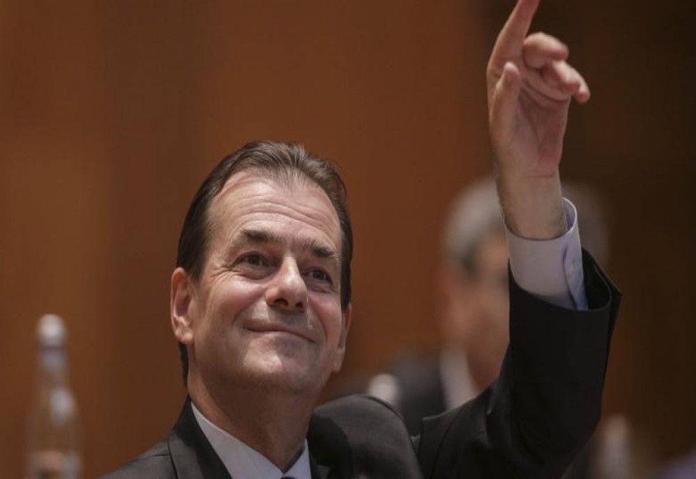  Orban îl felicită pe Orban pentru alegerea în funcţia de prim-ministru al României 