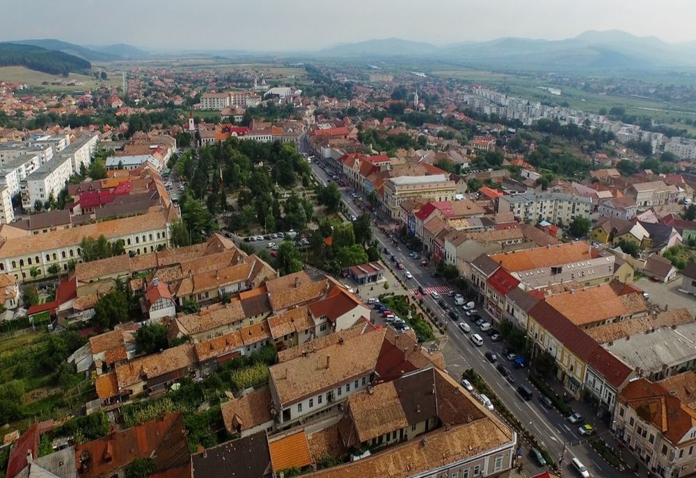 Festival PNL la Reghin. Klaus Iohannis câștigă în orașul viorilor, cu 45,7%