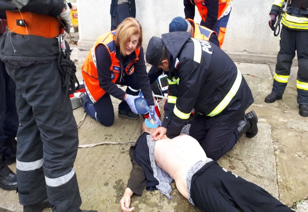 FOTO: Un bărbat din Târgu Mureș a murit, după ce căzut într-o fântână