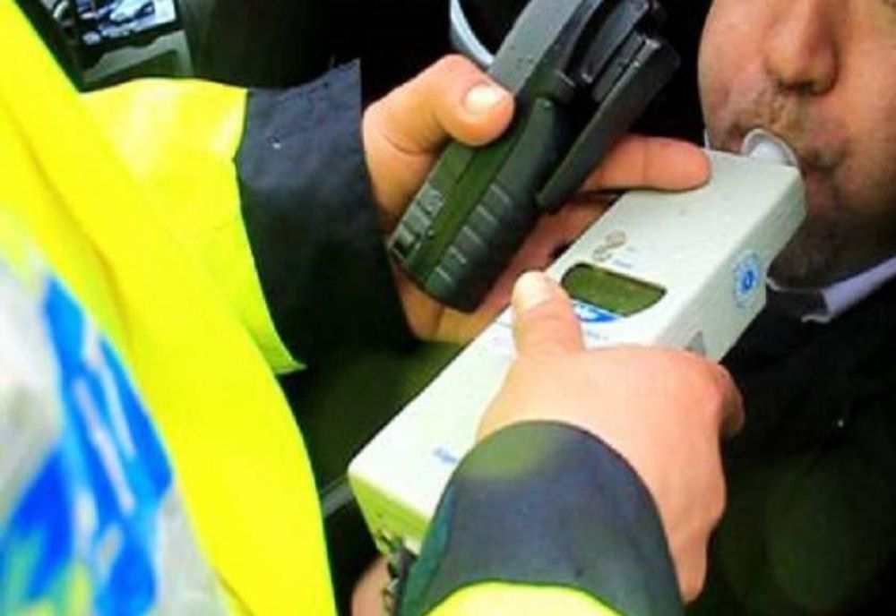 Conducea prin Reghin cu 1,30 mg/l alcool pur în aerul expirat