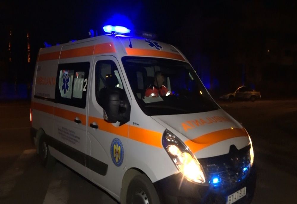 Pacienți lăsați în salvări ore întregi, la Târgu Mureș. Ambulanțierii protestează!