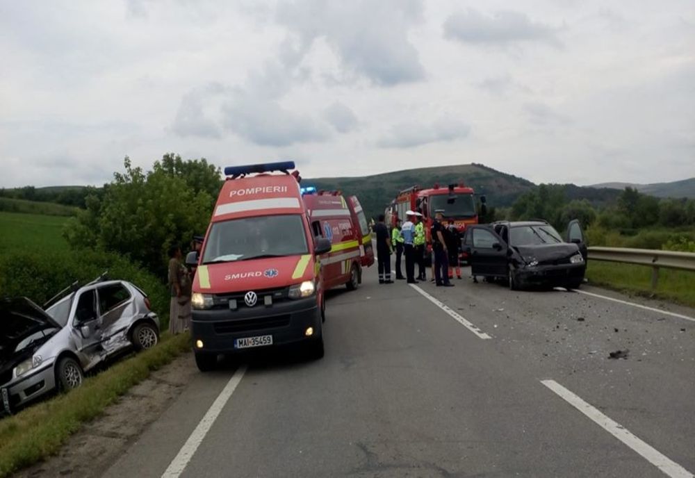 Șapte persoane, implicate într-un accident pe DN 15! Toate au ajuns la spital