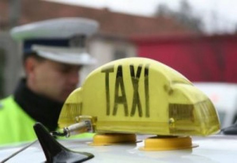  Firmă de TAXI amendată de Consiliul Naţional pentru Combaterea Discriminării: şoferul a refuzat transportul unui copil aflat în scaun cu rotile