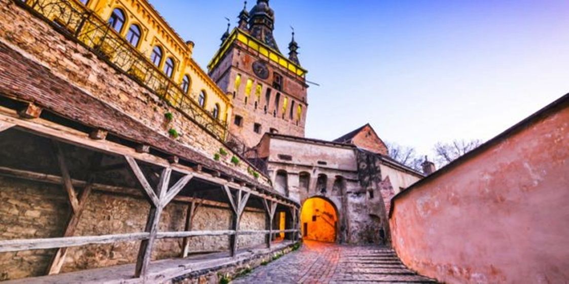 Municipalitatea sighișoreană a semnat contractul pentru studiile de fundamentare necesare proiectului de restaurare şi punere în valoare a Cetății Sighișoara