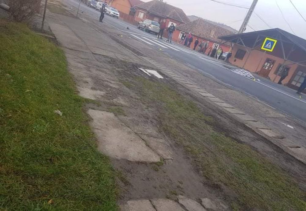 FOTO | Femeie lovită mortal de o maşină pe DN13 Sighişoara - Târgu Mureş