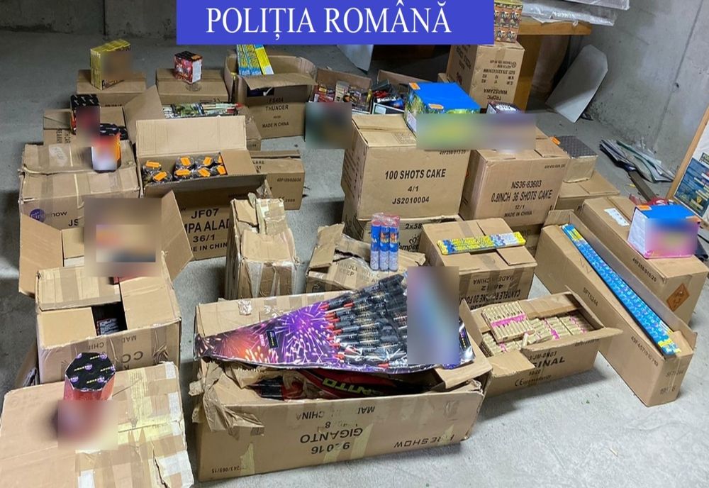 FOTO | Aproape 400 de kilograme de articole pirotehnice confiscate în urmă a 13 percheziţii în Mureş