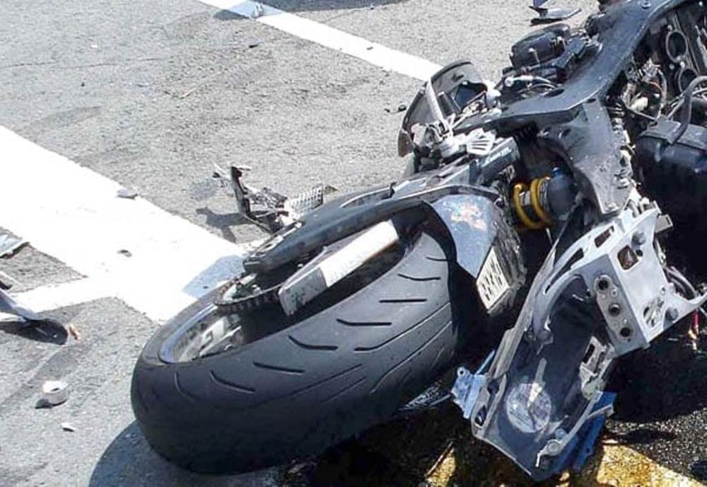 Accident în Târgu Mureş între o motocicletă şi o maşină! Motociclistul a fost rănit şi a ajuns la spital