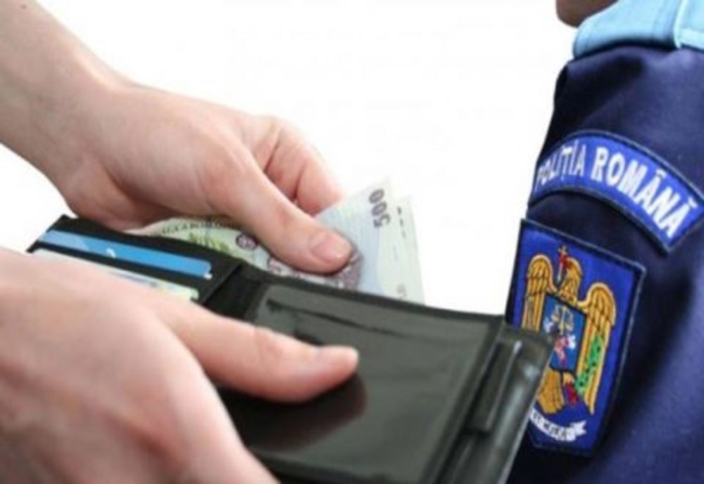 Tânăr condamnat la închisoare cu executare după ce a încercat să mituiască un poliţist