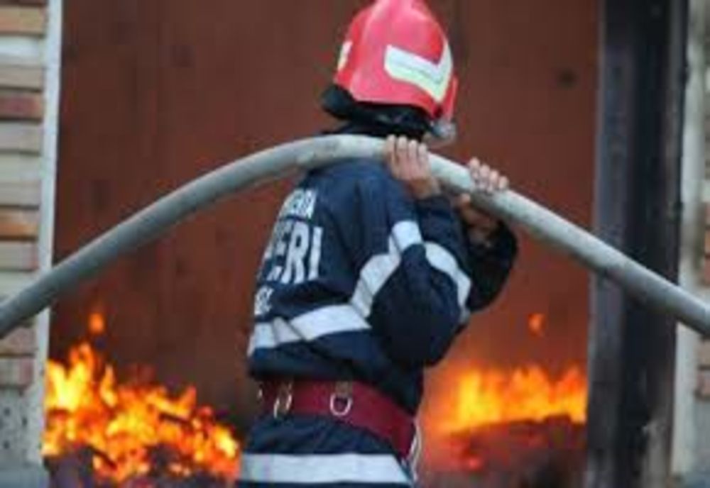 Incendiu într-un bloc din Târgu Mureş! O persoană a murit carbonizată