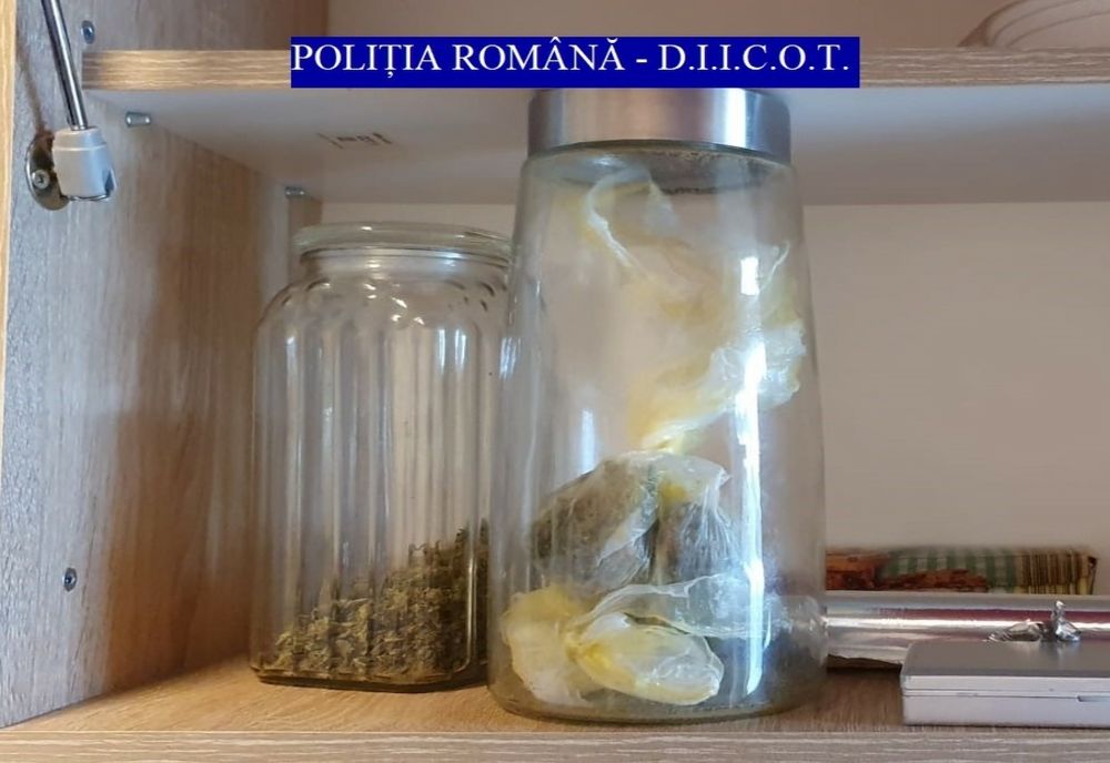 FOTO | Percheziţii în Mureş la traficanţi de droguri! 5 persoane au fost reţinute