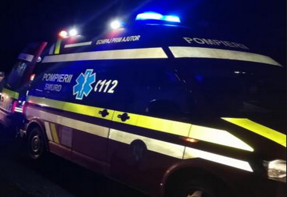 Un autoturism de teren a luat foc pe un deal din Orșova Pădure! Un bărbat a ajuns la spital, cu arsuri