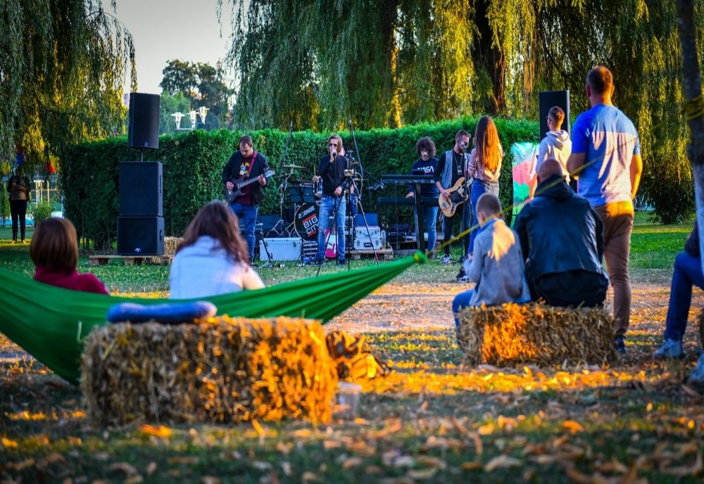 Festivalul "Desculț în Iarbă" are loc la Târgu Mureș