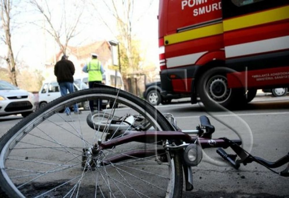  Accident în Târgu Mureş! Biciclist lovit de o maşină de poliţie