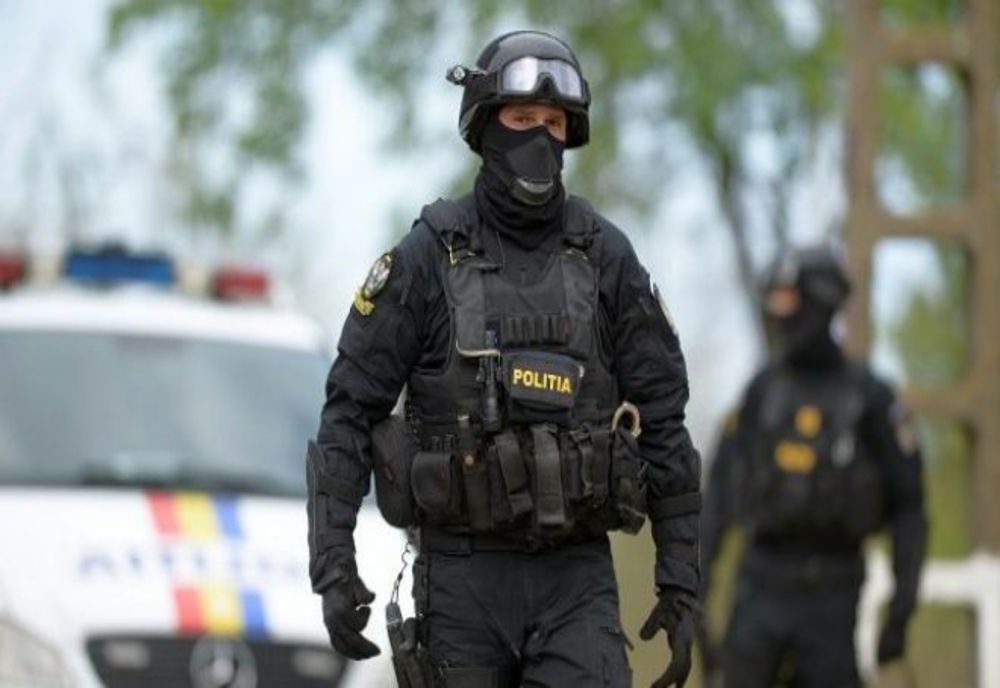 Percheziții în Reghin, după bătaia de acum două zile între două clanuri de interlopi! Patru bărbați, arestați preventiv