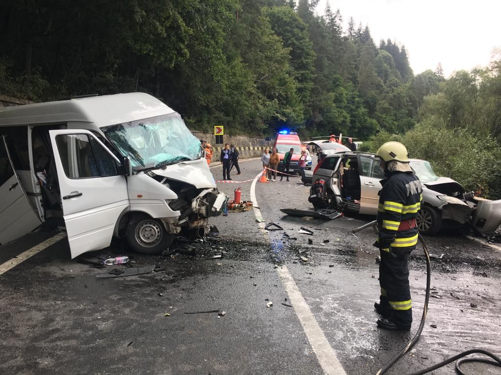 Grav accident în judeţul Mureş! 13 victime după impactul dintre două autovehicule (FOTO)