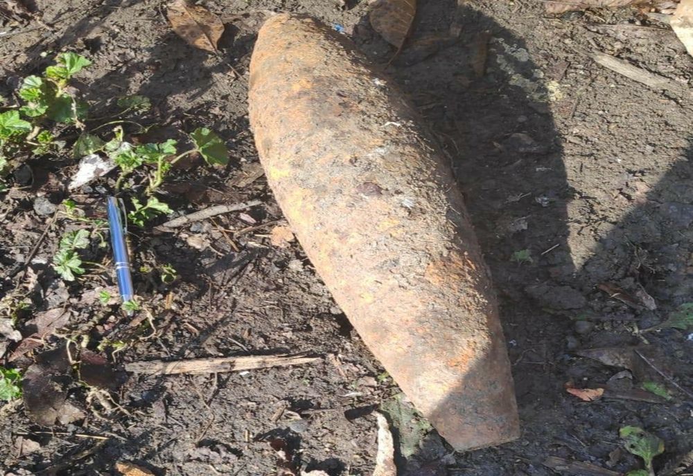 Bombă de calibru 120mm descoperită într-o localitate din judeţul Mureş (FOTO)