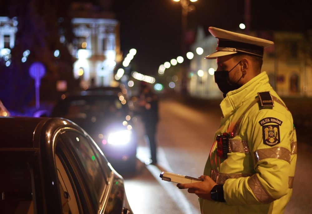 S-a crezut pe pista de Formula 1! Polițiștii mureșeni l-au lăsat fără permis, dar și fără bani