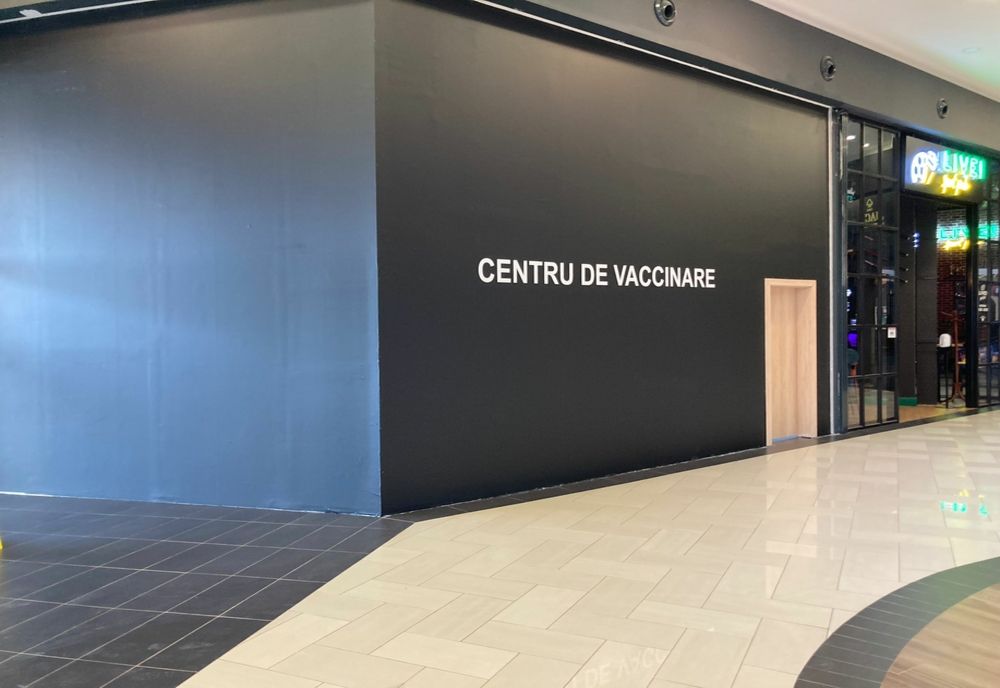 Centru de vaccinare amenajat într-un mall din Târgu Mureş