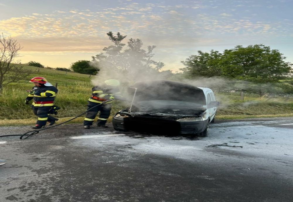 Incendiu la un autoturism, în Bogata