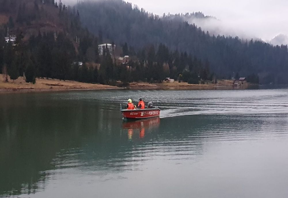 Trupul neînsuflețit al tânărului care a căzut în lacul Colibița, găsit după patru zile de căutări