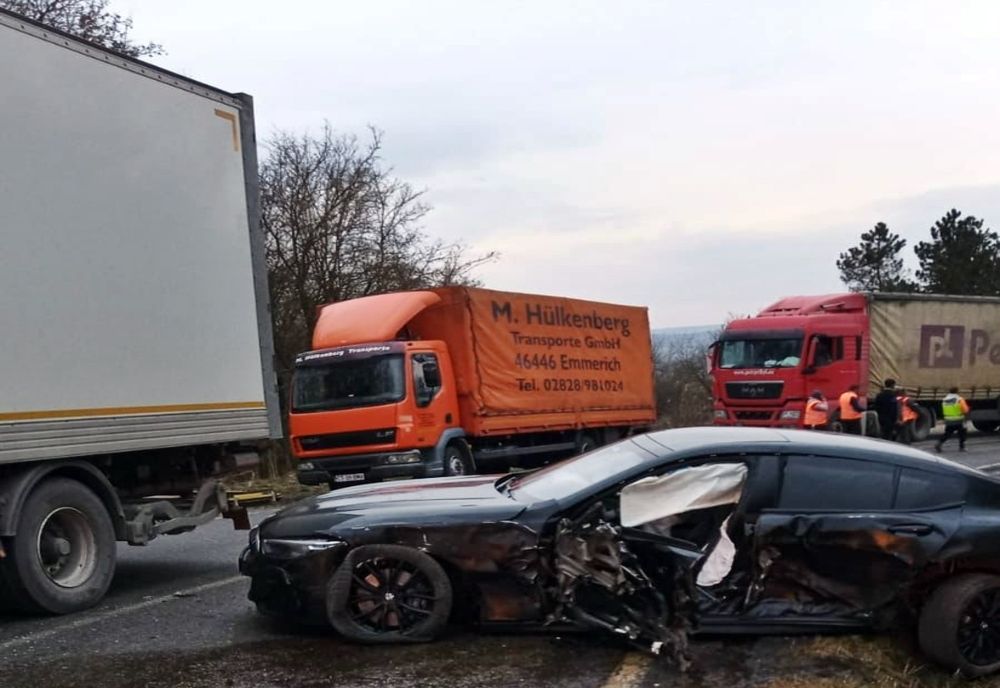 Accident pe DN 16, la limită cu județul Mureș! Un bărbat a ajuns la spital