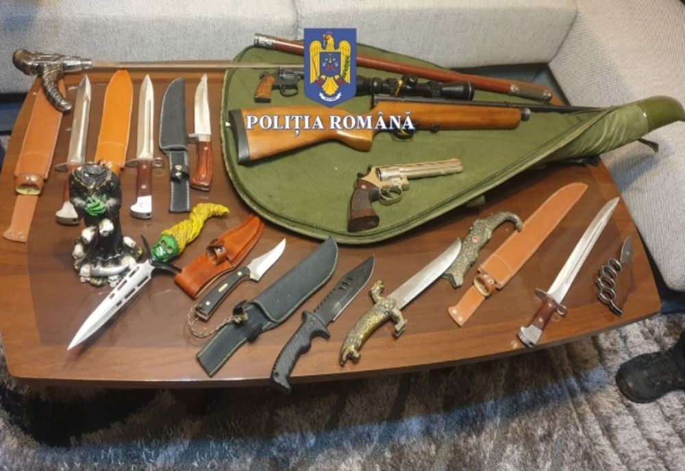 Percheziţii la doi bărbaţi din Valea Largă care creşteau câini pentru lupte! Poliţiştii au descoperit şi arme (FOTO)