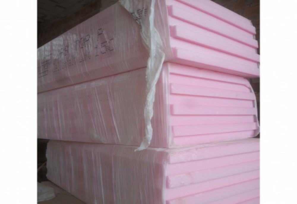 Doi tineri din Târgu-Mureș au furat patru baxuri de polistiren din fața unui imobil aflat în curs de reabilitare