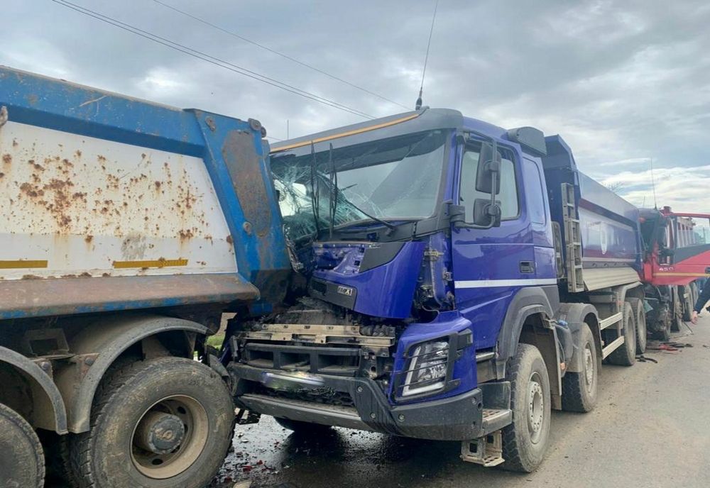 Grav accident în Mureş! Impact între 4 TIR-uri (FOTO)