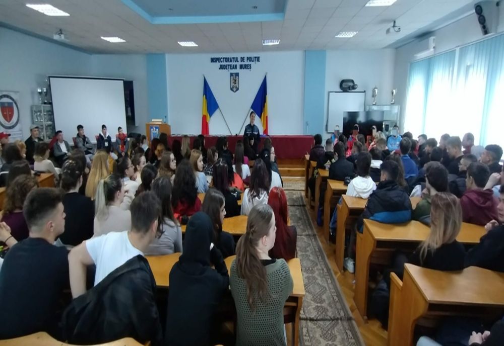 Discuţie între liceeni şi deținuții din Penitenciarul Târgu Mureș