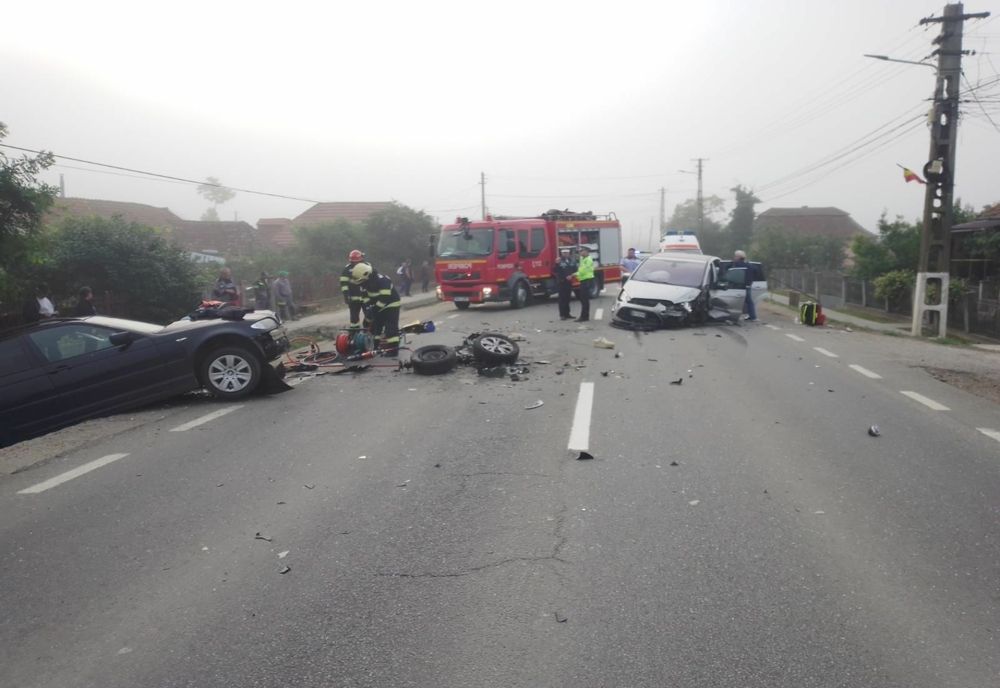 Accident în Hădăreni! Două persoane, transportate la spital
