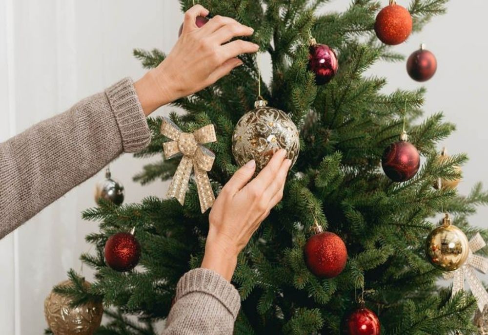 Când se împodobește bradul de Crăciun: obiceiuri, tradiții și semnificații în România și în lume