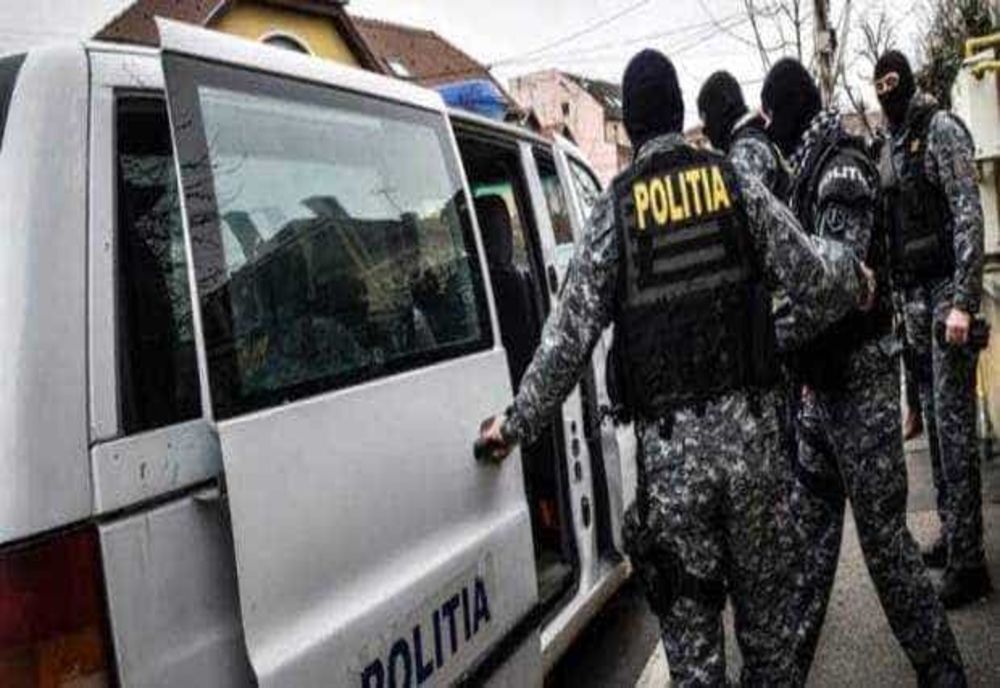 PERCHEZIŢII LA PERSOANE BĂNUITE CĂ AR FI FURAT COMBUSTIBIL DIN UTILAJE FOLOSITE LA LUCRĂRILE AUTOSTRĂZII A7