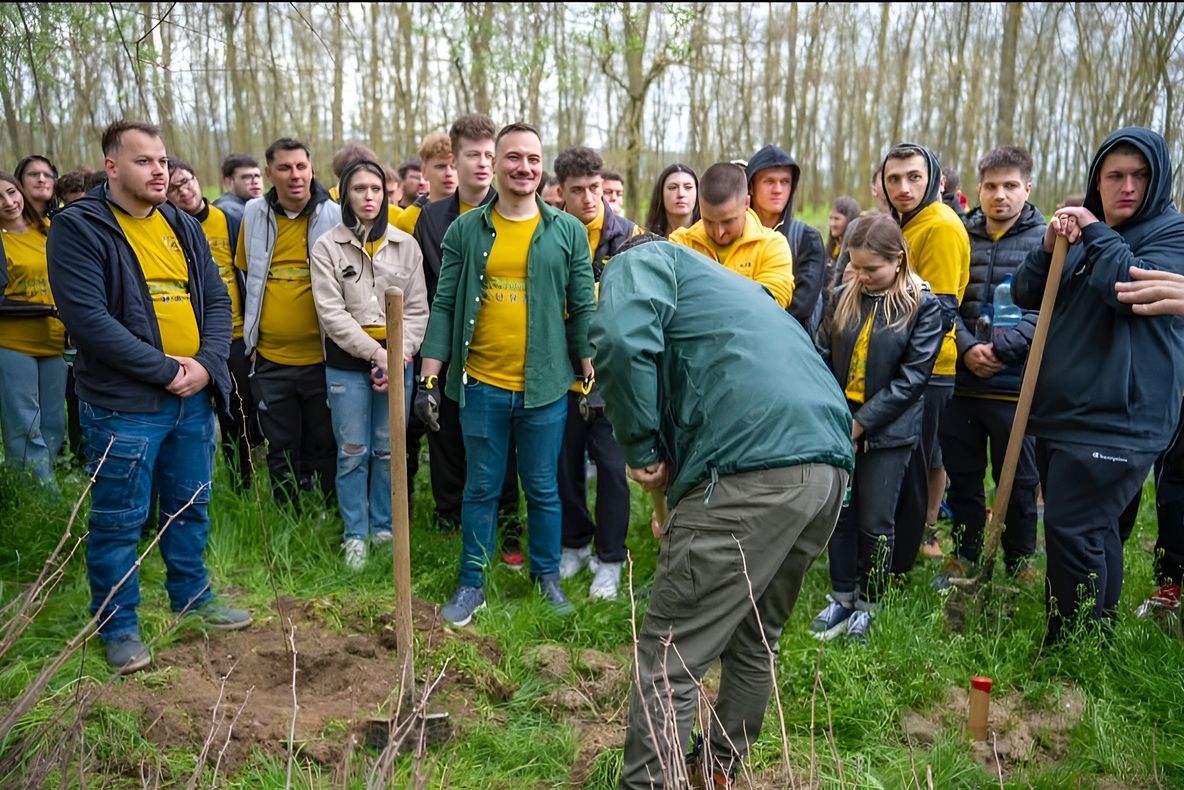 RĂZVAN BIRO, DEPUTAT AL PARTIDULUI AUR DIN JUDEȚUL MUREȘ: „TINERII PATRIOȚI NU STAU PE MARGINE. NE IMPLICĂM DIRECT ÎN REÎMPĂDURIREA ROMÂNIEI”