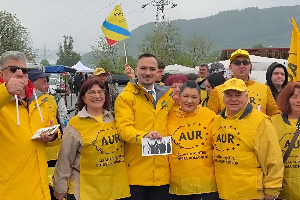 RĂZVAN BIRO, DEPUTAT AUR DE MUREȘ, ÎN MIJLOCUL OAMENILOR DIN DEDA ȘI BAND: „VĂ AȘTEPTĂM DUMINCĂ LA VOT, SĂ IL PUNEM PE GEORGE SIMION ÎN FRUNTEA ȚĂRII, PREȘEDINTE!”