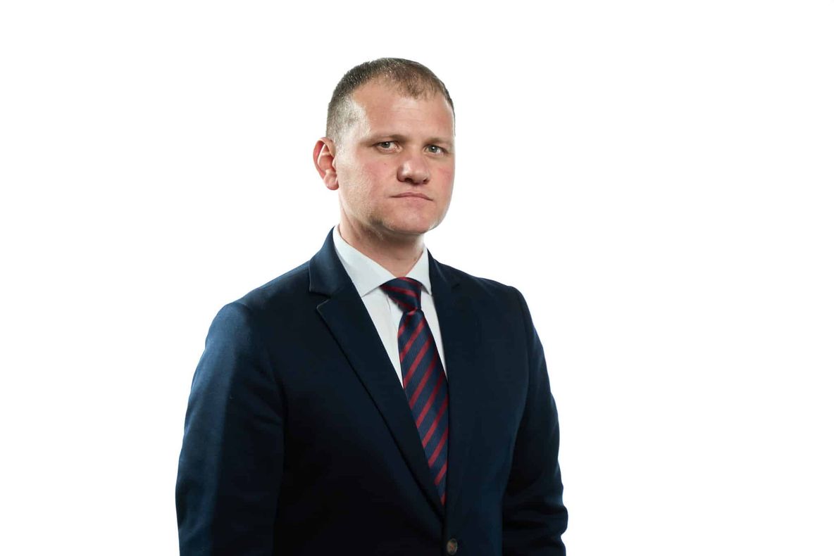 VALERIU MUNTEANU (AUR): „AUR CONDAMNĂ CEDAREA MINISTERULUI MEDIULUI CĂTRE USR: ROMÂNIA RISCĂ O NOUĂ ERĂ A ECO-ISTERIEI IDEOLOGICE"