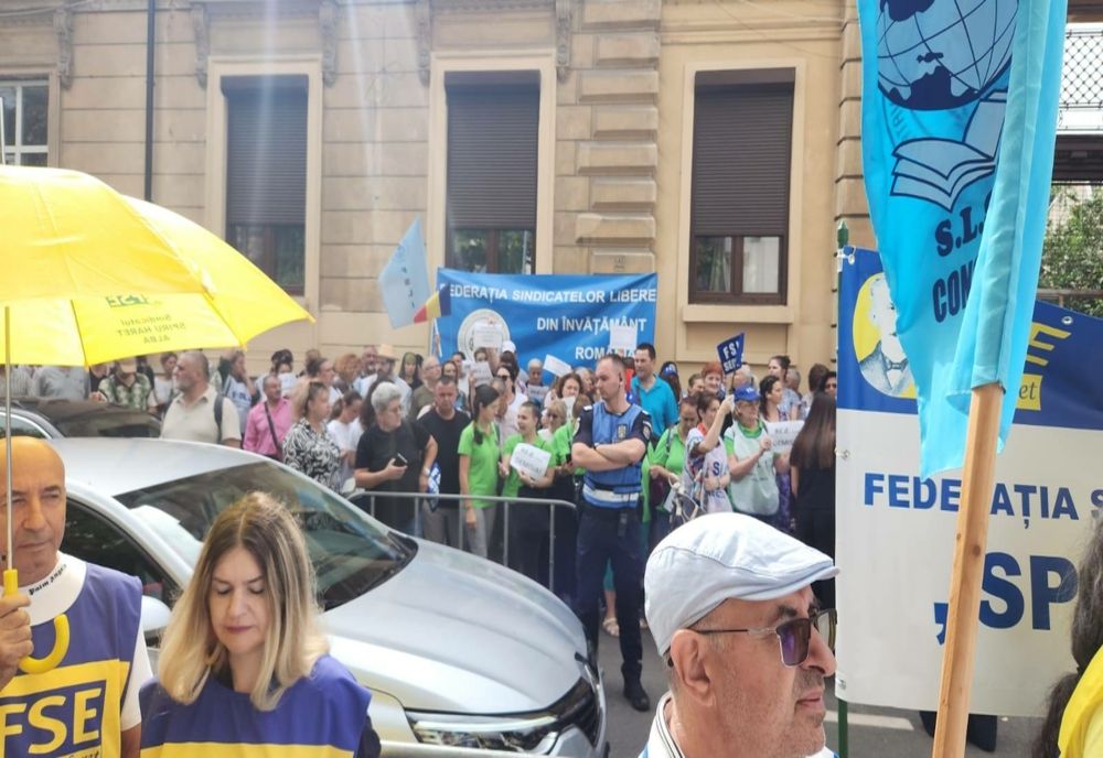 A DOUA ZI DE PROTESTE LA MINISTERUL EDUCAȚIEI: ÎNCEPUTUL DE AN ȘCOLAR, SUB SEMNUL ÎNTREBĂRII. RĂSPUNS HALUCINANT AL LUI DANIEL DAVID PENTRU SINDICALIȘTI