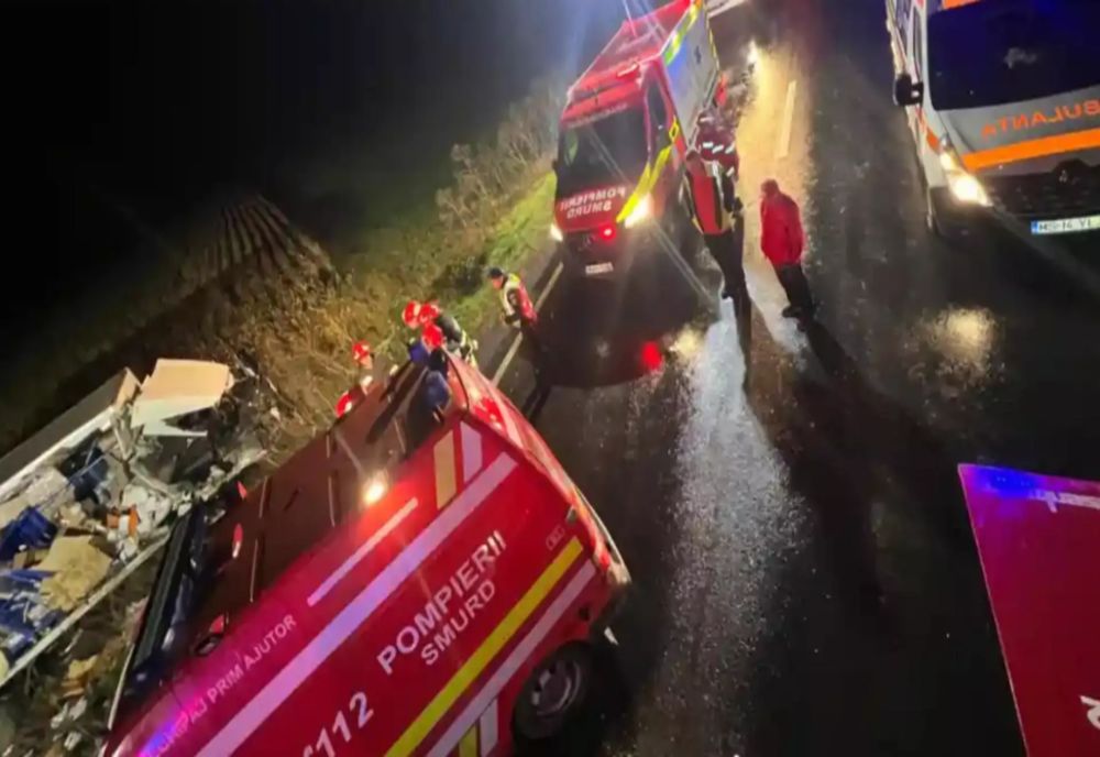 IMPACT VIOLENT ÎNTRE O AUTOBASCULANTĂ ȘI UN AUTOCAMION, PE DN13, ÎN JUDEȚUL MUREȘ