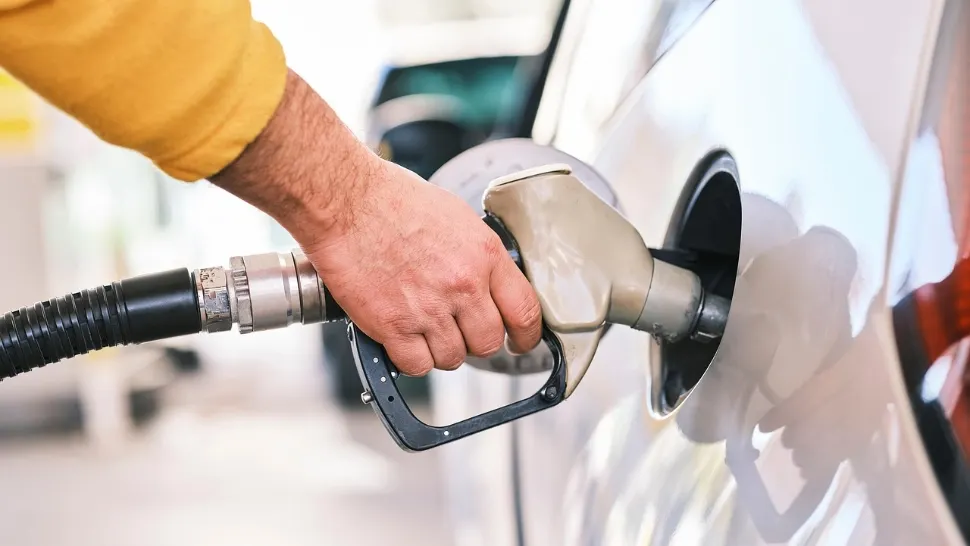 Carburanții se scumpesc din nou. Cât costă benzina și motorina la Petrom, OMV, MOL și Rompetrol