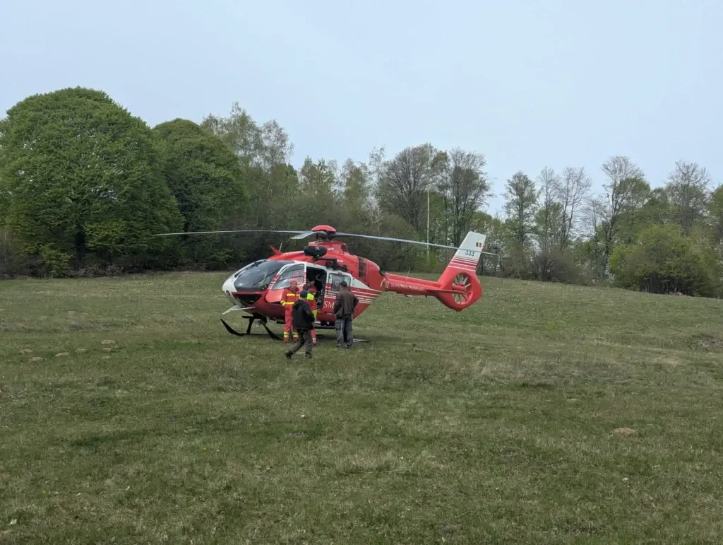 Accident grav la Muntele Rece: un copil de 13 ani, transportat cu elicopterul SMURD
