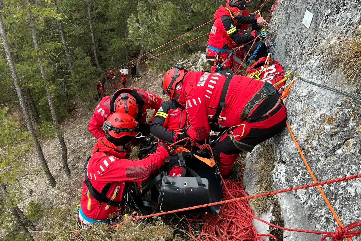 Tragedie în Cheile Turzii. Un tânăr de 22 de ani a murit după o cădere de la mare înălțime