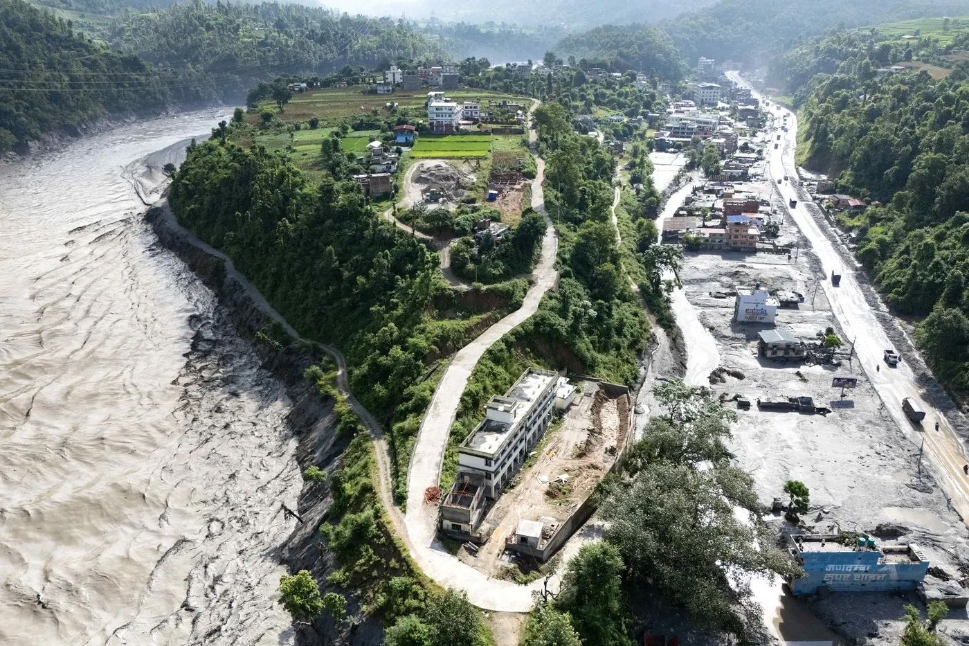 Bilanț dramatic după viiturile din Nepal și Tibet: peste 1.000 de morți, mii de oameni sunt dispăruți