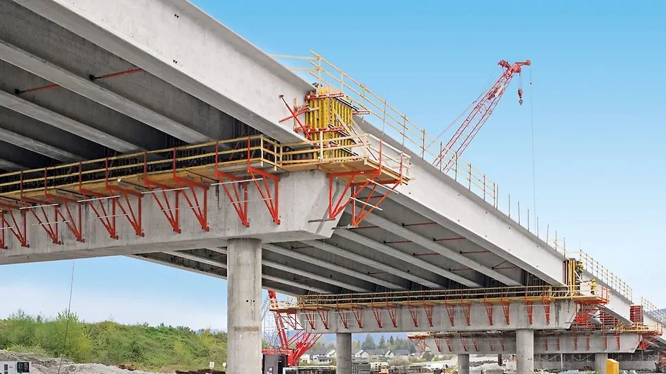 golden-ears-bridge-over-600-linear-meters-of-working-platform