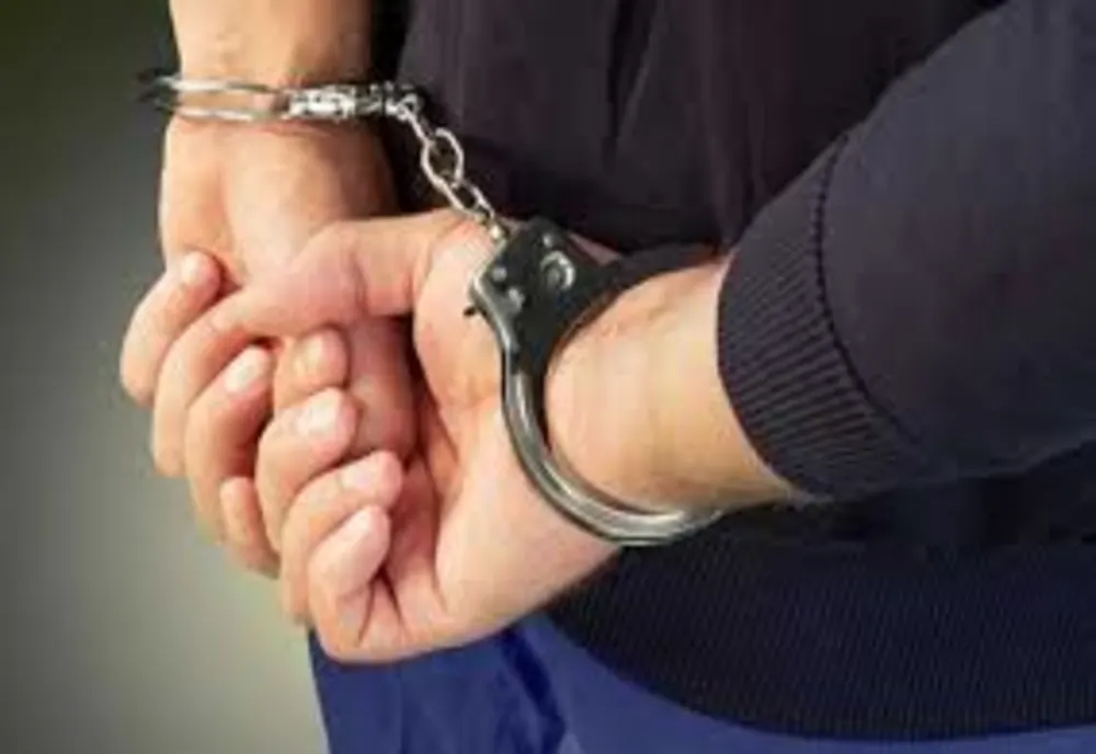 Polițișii au dus în Penitenciarul din Târgu Mureș doi condamnați pentru furt și tâlhărie