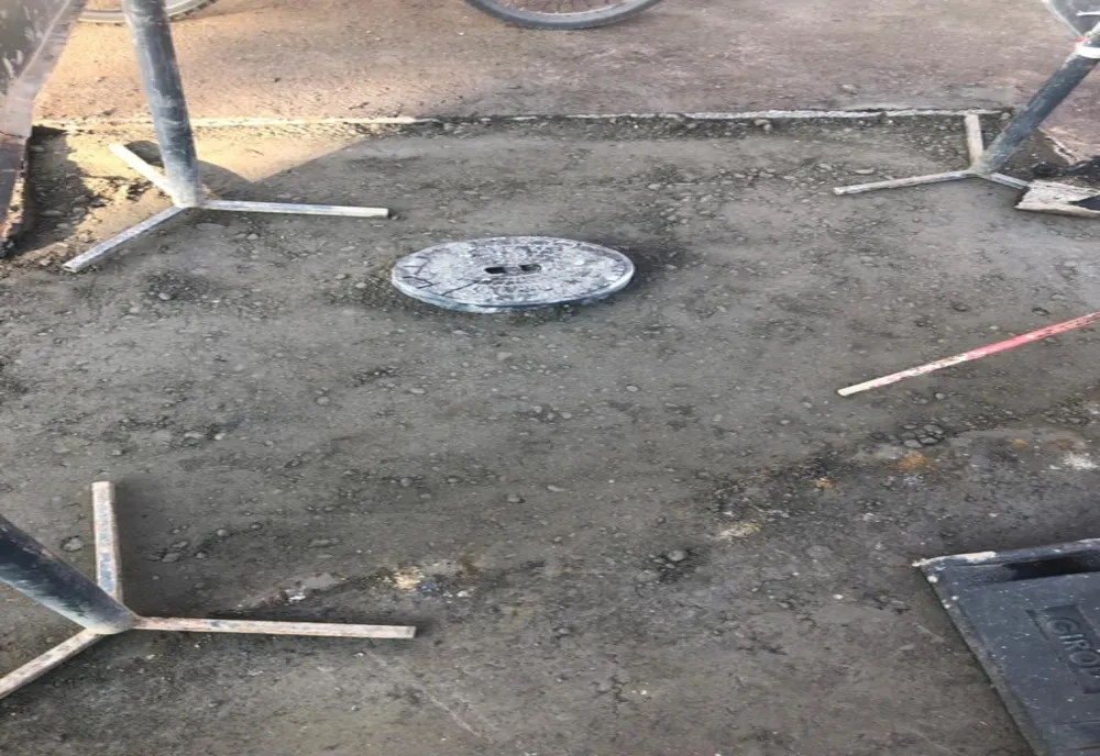 Hidrantul betonat din fața sediului Pompierilor din Târnăveni a fost scos la lumină!