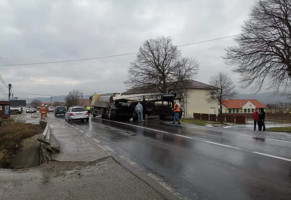 Se pare că șoferul autocisternei este vinovat de accidentul de la Chendu