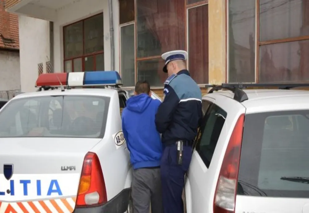 Tânăr de 28 de ani reţinut pentru furturi din locuinţe! Cum acţiona