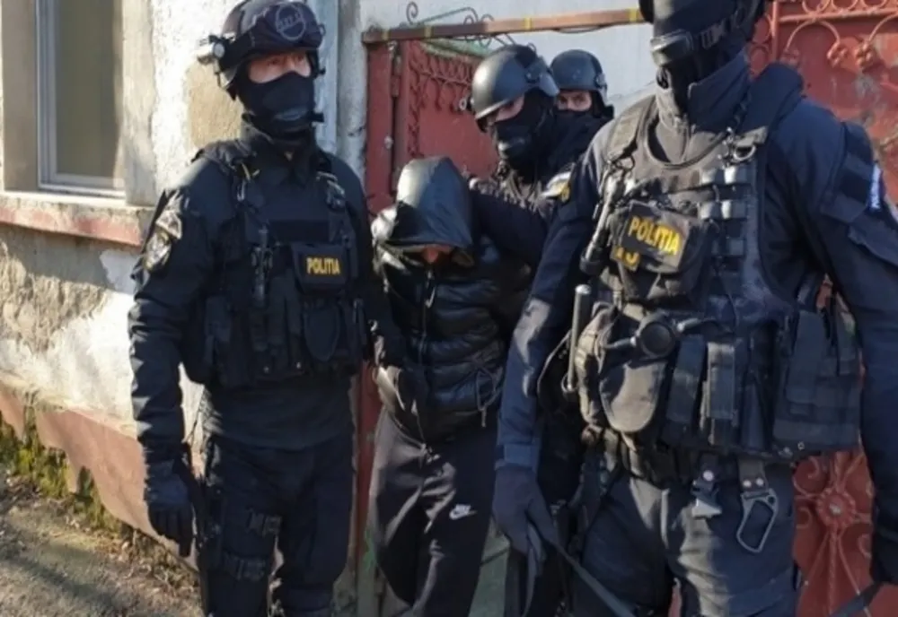 VIDEO: Percheziții în 7 locații din Mureș, la hoți de combustibil