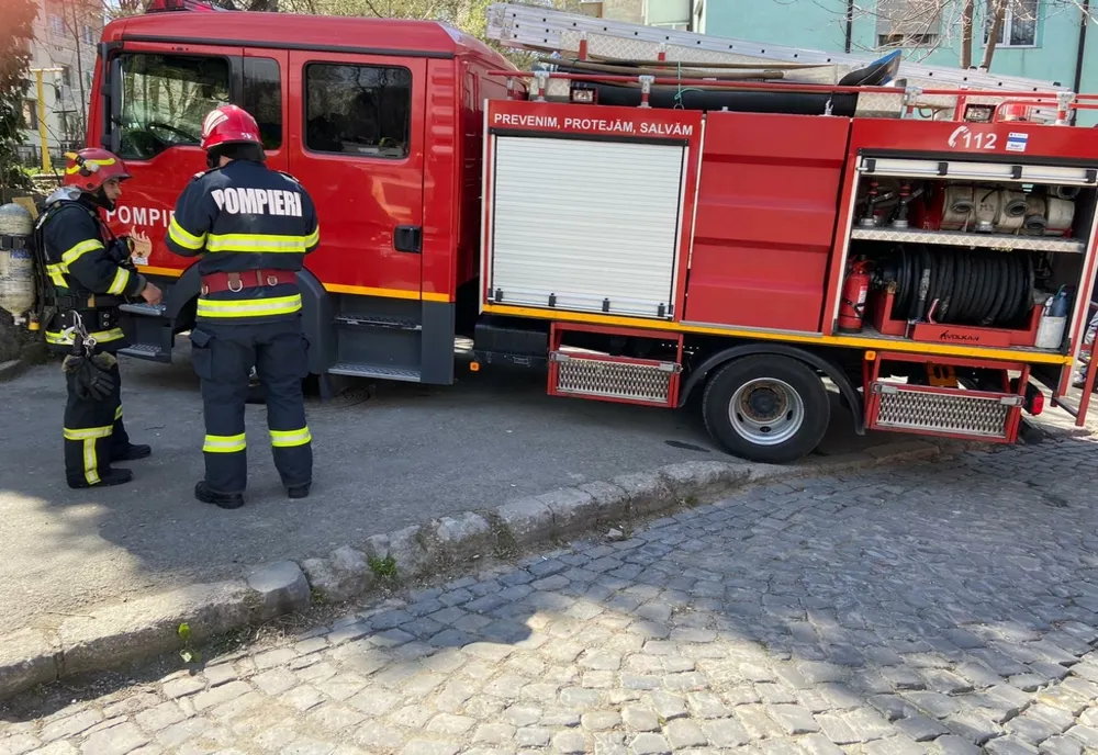 Incendiu la o casă din Târgu Mureş! O fetiţă de 5 ani a suferit arsuri