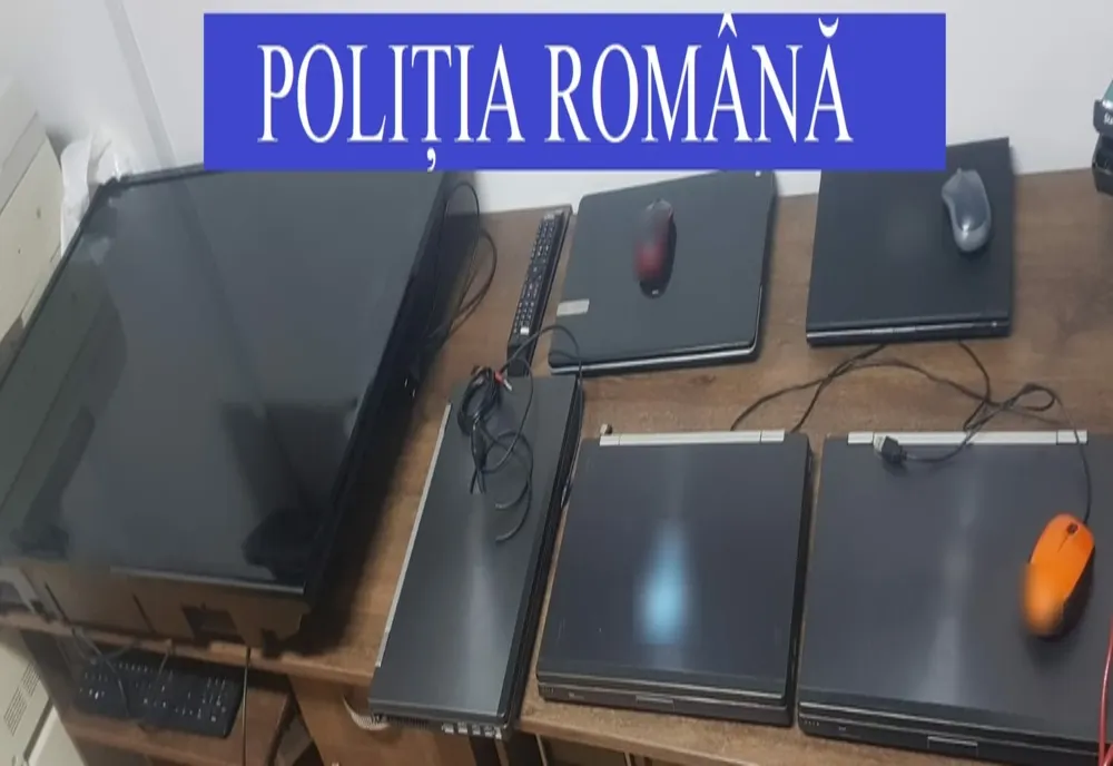 Trei bărbaţi reţinuţi după ce au furat laptop-uri dintr-o instituţie publică din Târgu Mureş