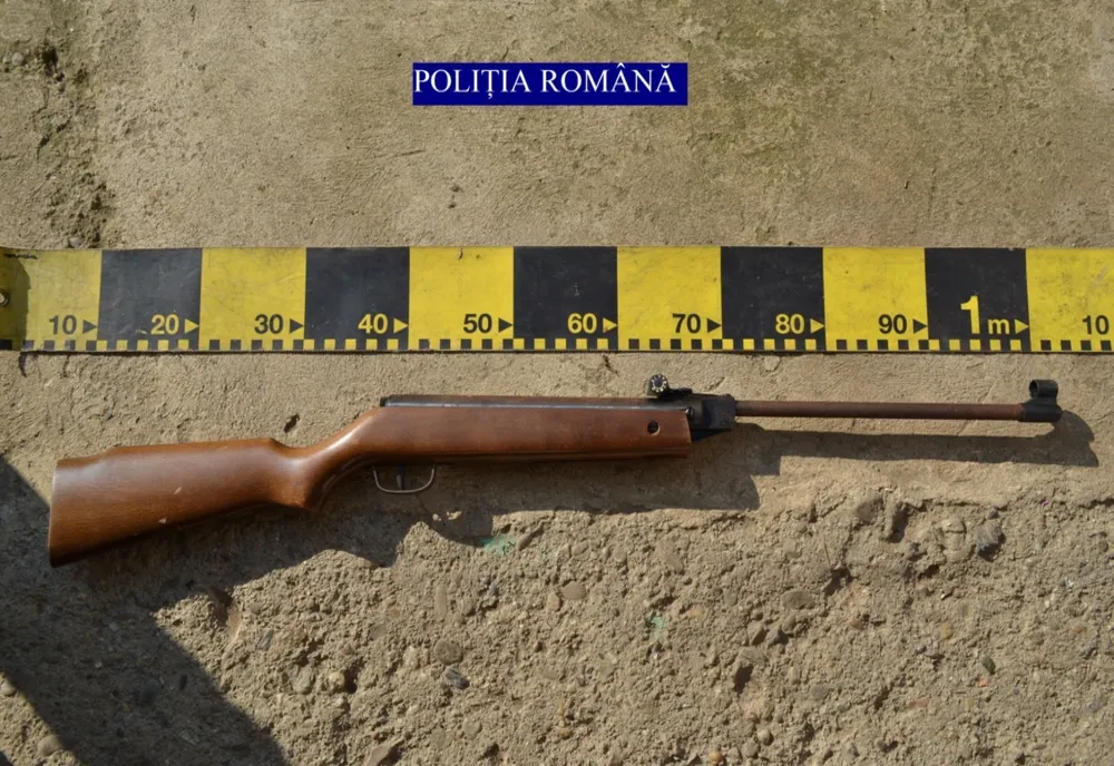Bărbat reţinut pentru 24 de ore! A cumpărat o armă neletală fără a avea acest drept